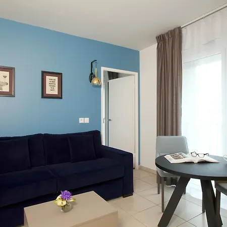 Residhome מלון דירות 3*